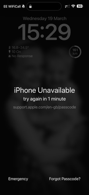 a minute delay after 5 unsuccessful; tries